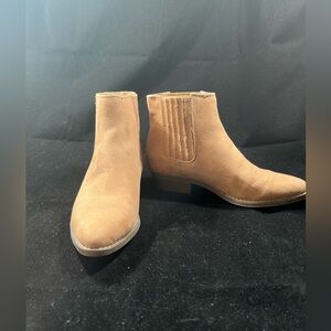 Universal Thread western style ankle boot size 6